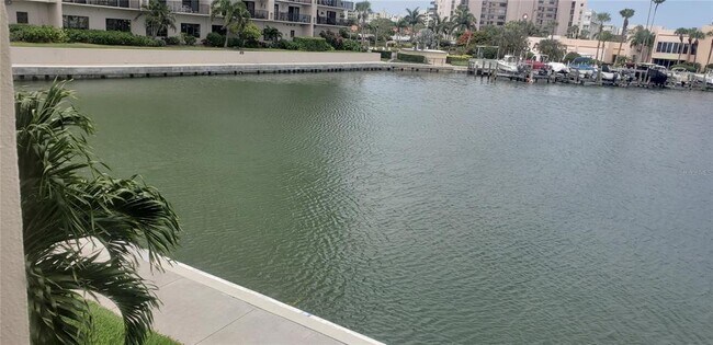 Foto del edificio - 7420 Bay Island Dr S