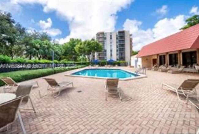 Foto del edificio - 2750 NE 183rd St