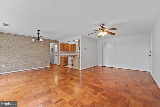 Foto del edificio - 4420 Briarwood Ct N