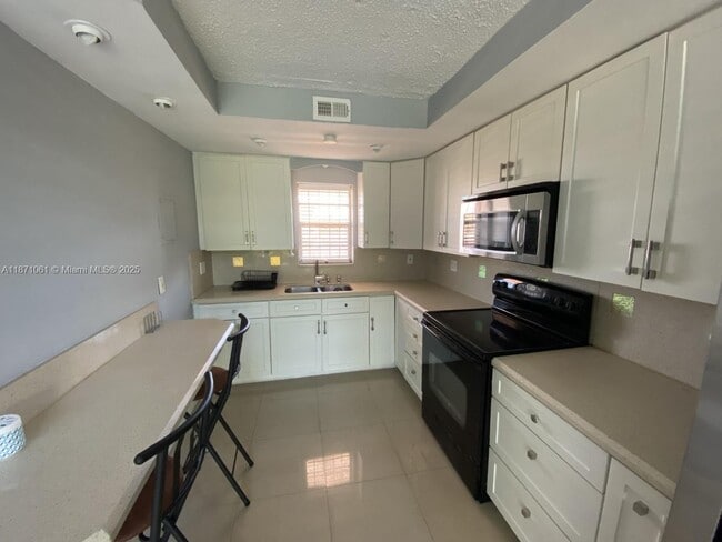 Foto del edificio - 8897 Fontainebleau Blvd