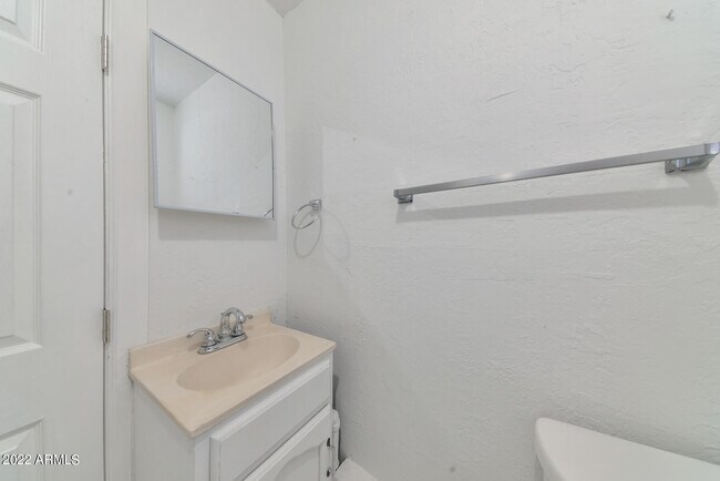 Building Photo - 909 N 35th Ave