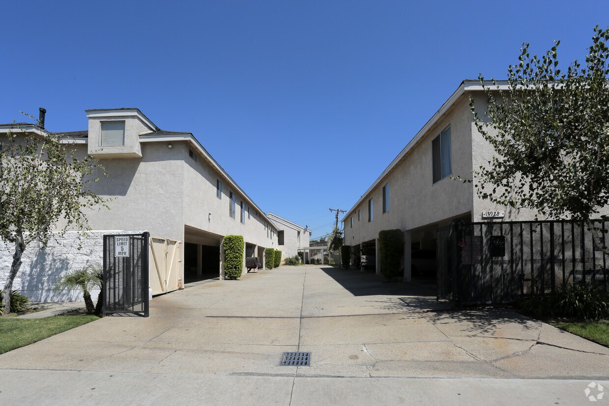 Foto del edificio - 13928 Coteau Dr