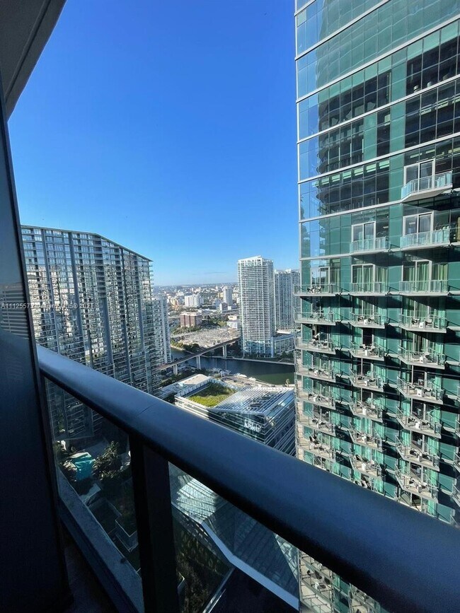 Building Photo - 805 S Miami Ave