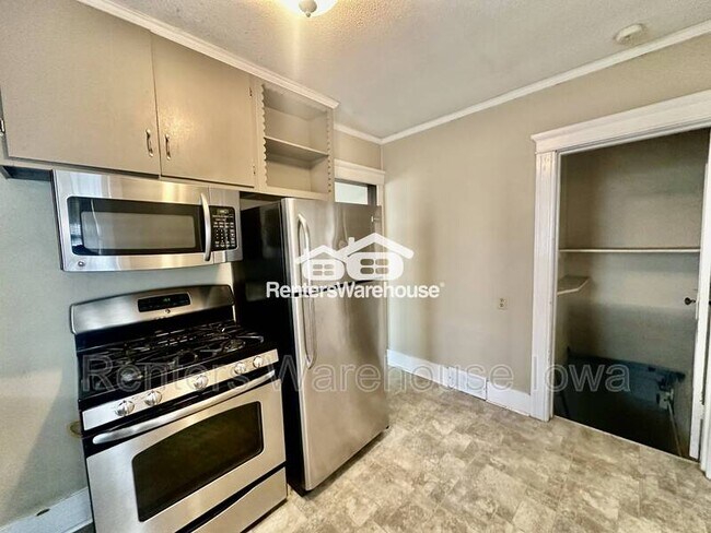 Building Photo - 749 33rd St
