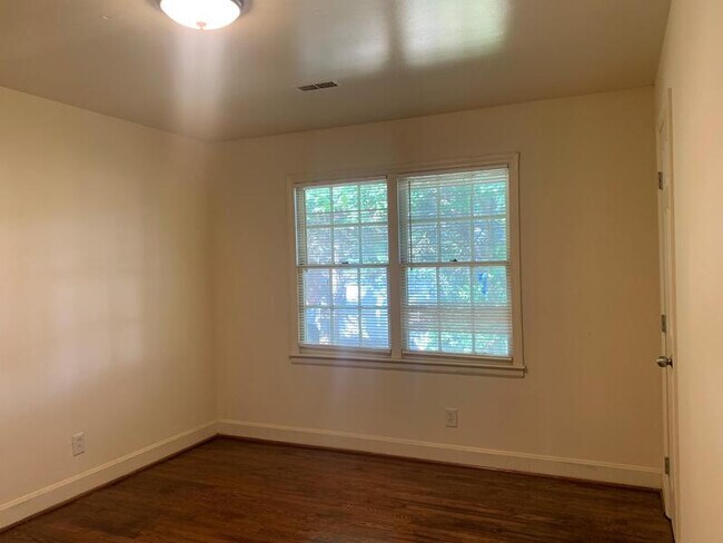 Foto del edificio - 2919 Amity Garden Ct