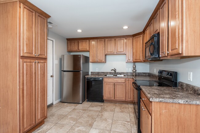 Foto del edificio - 10 Christine Dr