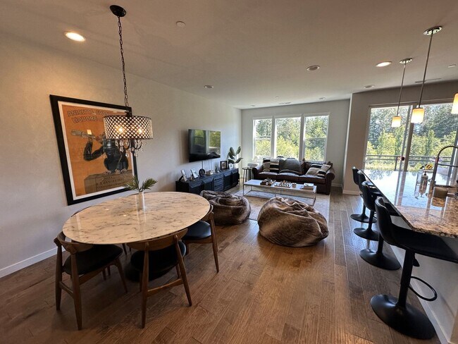 Building Photo - Fantastic Snoqualmie Ridge location showca...