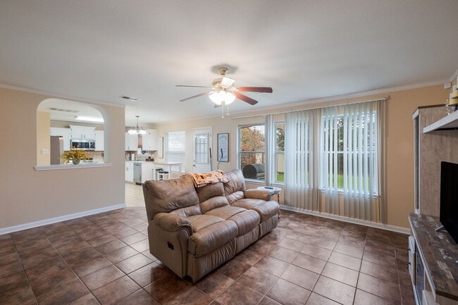 Foto del edificio - 7037 Lynn Lake Dr