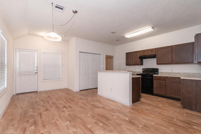 Foto principal - 6311 Heffernan St