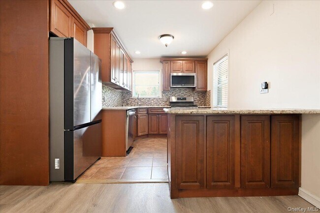 Foto del edificio - 260-70 73rd Ave