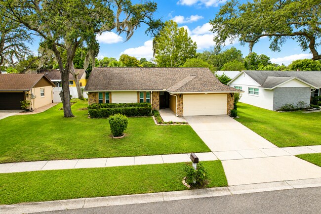 Building Photo - 3 Bed - 2 Bath - Fenced Yard - Great Location