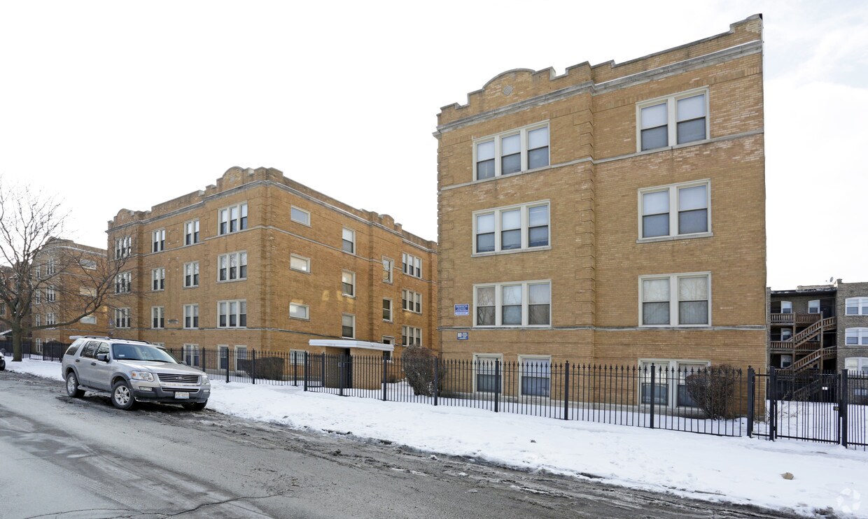 Foto principal - 7608-7628 S Colfax Ave