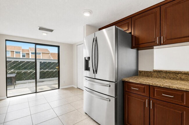 Building Photo - 202 Lakewood Dr