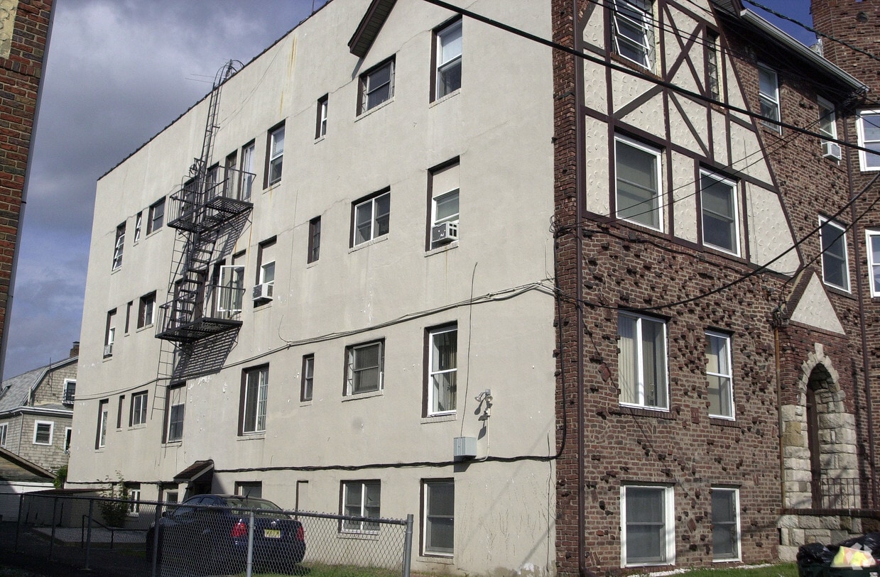 Building Photo - 14 Evelyn Place