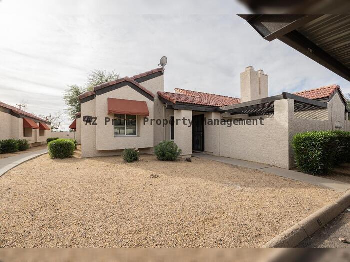 Foto principal - 2127 E 10th St