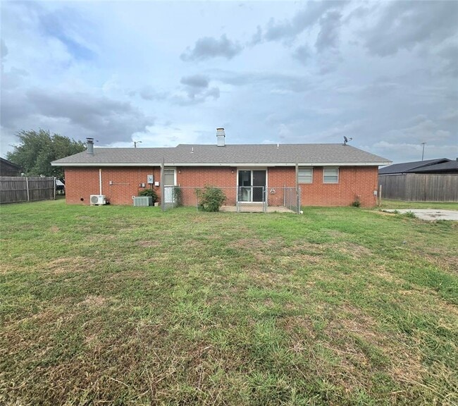 Building Photo - 909 S Park St