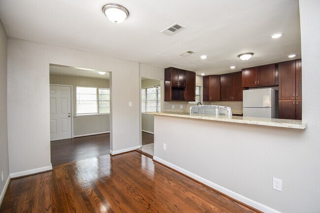 Foto del edificio - 6223 Wayland St