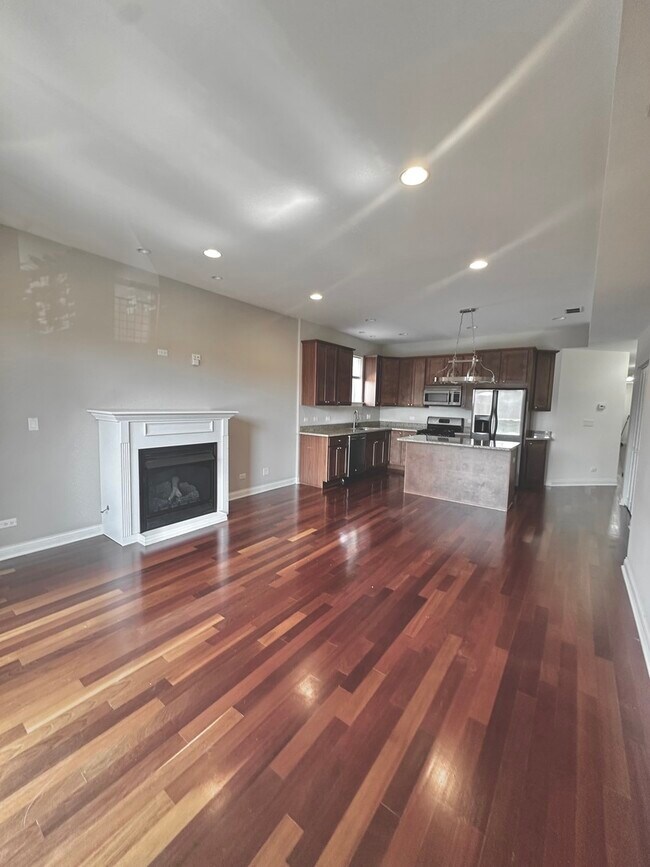 Building Photo - 7544 W Belmont Ave