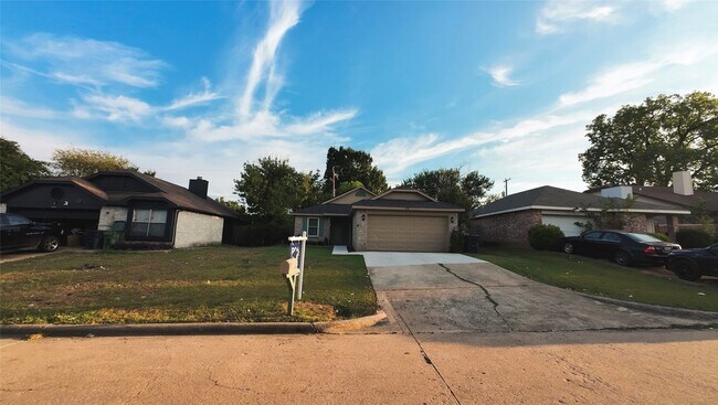Building Photo - 1404 Woodfern Dr