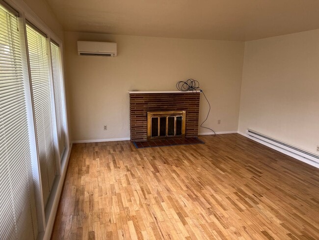 Building Photo - 3 Bedroom House in Southwest Eugene