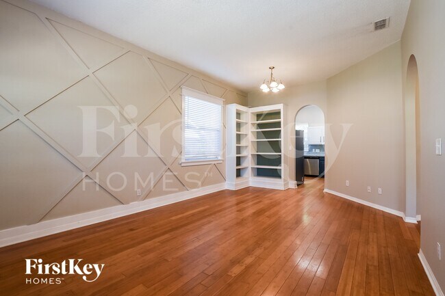 Foto del edificio - 3010 Linmont Ln