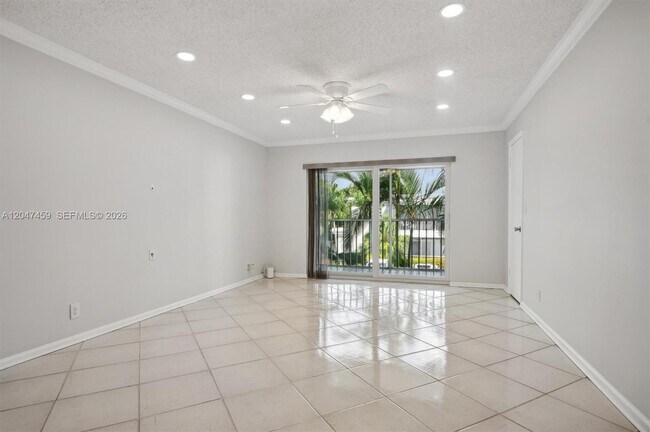 Foto del edificio - 6209 Bay Club Dr