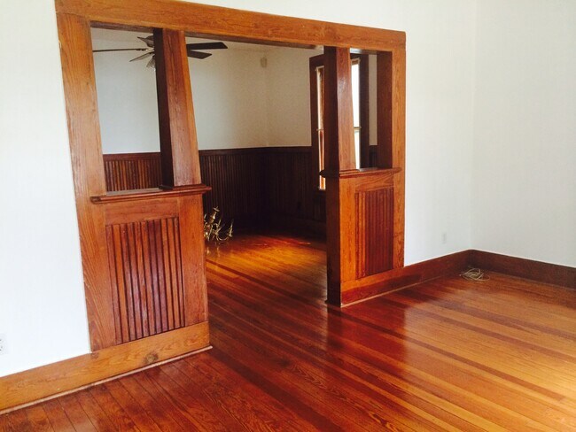 Foto del edificio - 1004 E 2nd St