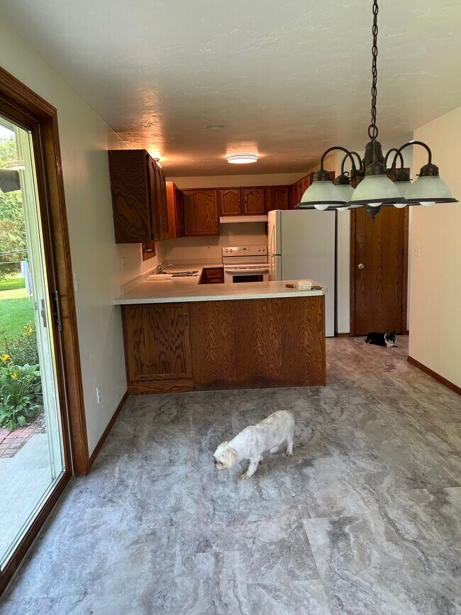 Building Photo - 3256 Maple Grv