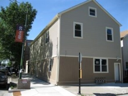 Building Photo - 1001 W Cullerton St