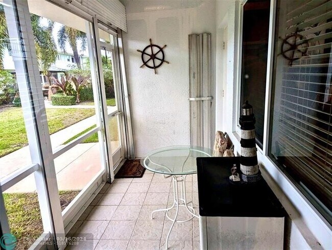 Foto del edificio - 2100 NE 38th St