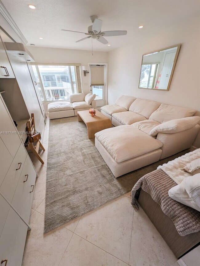 Building Photo - 1501 S Surf Rd