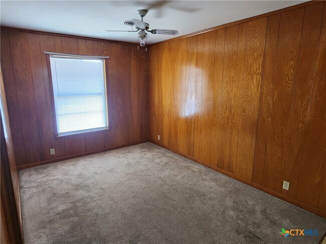 Building Photo - 310 W Walker Ave