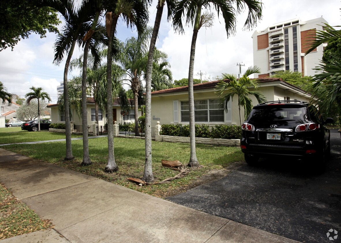 Primary Photo - 39-43 Phoenetia Ave