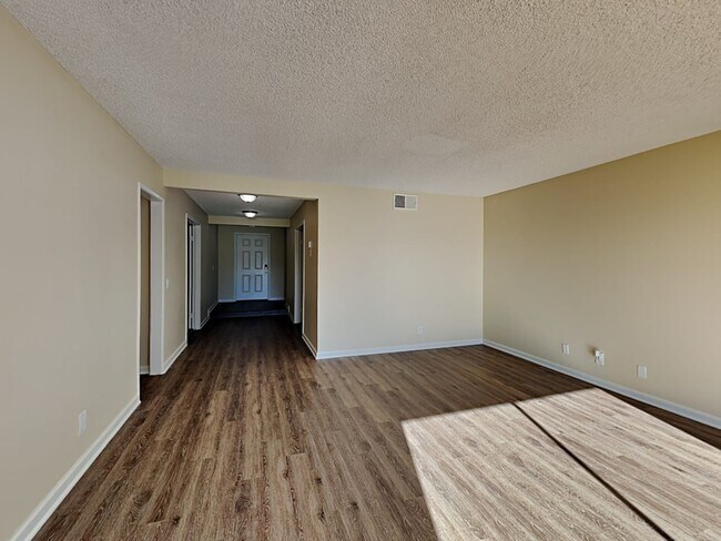 Foto del edificio - 14968 Cliffrose Ct