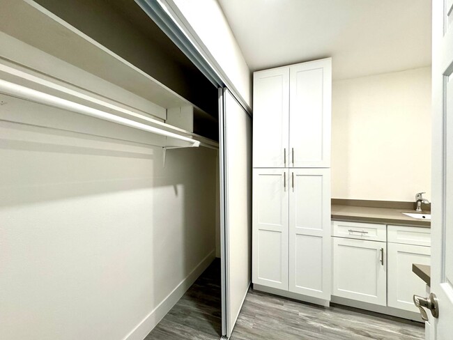 Building Photo - Newly Renovated Studio Unit - Koreatown