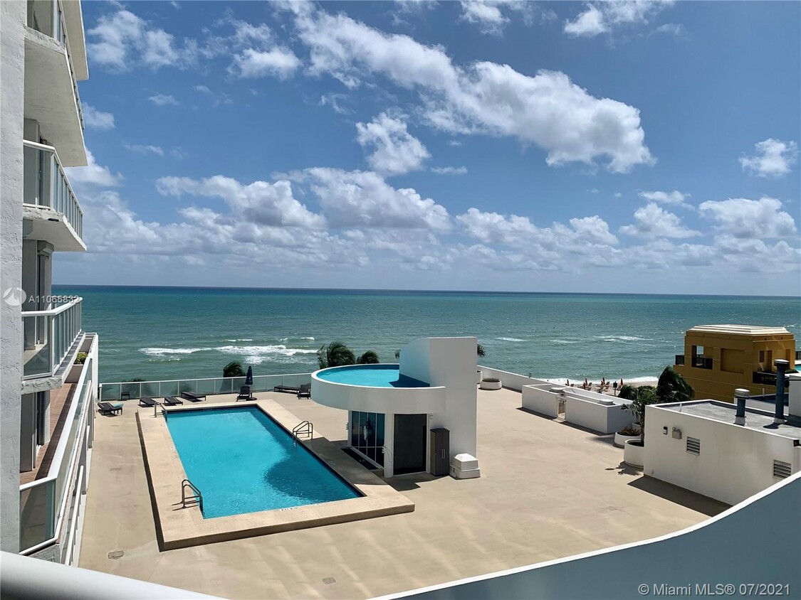 Primary Photo - 16425 Collins Ave