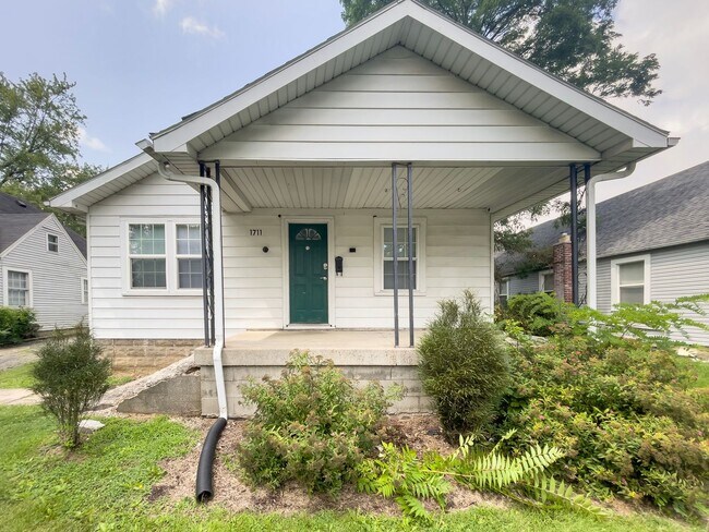 Foto del edificio - 1711 N Ball Ave