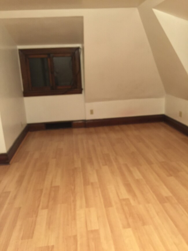 Living room - 1036 Beechwood Blvd