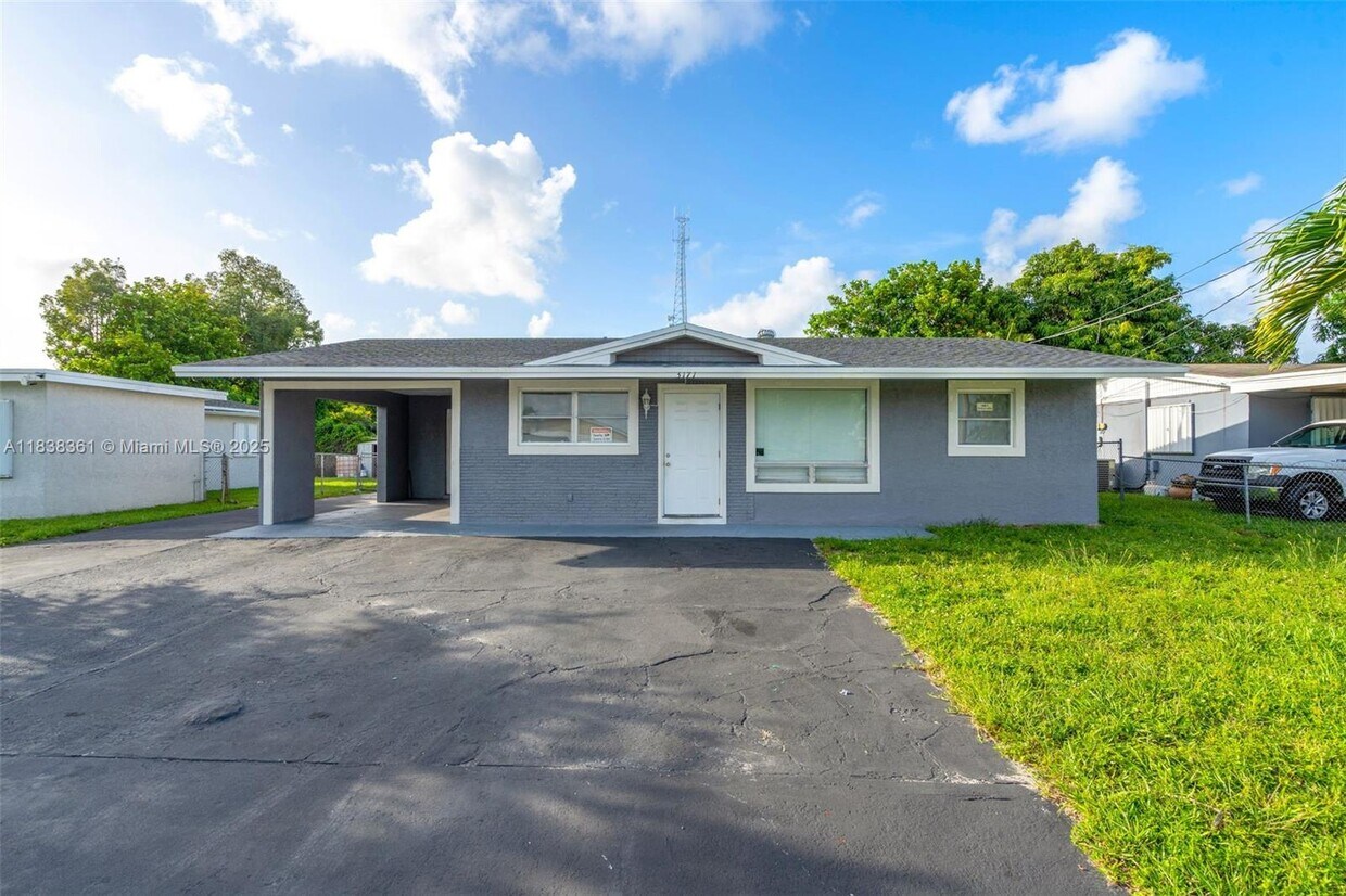 Foto principal - 3171 NW 16th St