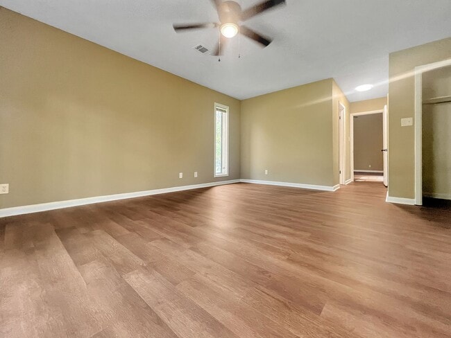 Building Photo - For Rent – 3 Bed / 2 Bath Home