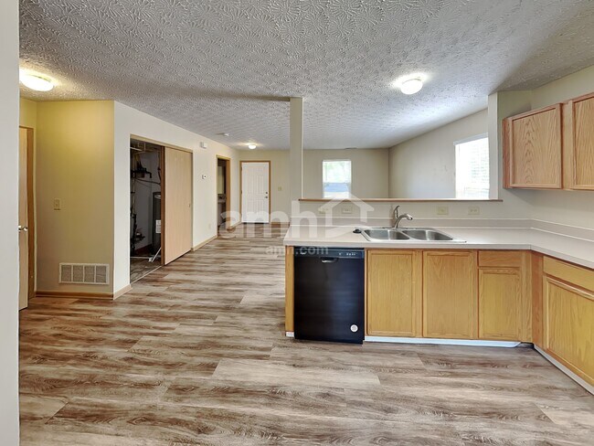 Building Photo - 5406 Englecrest Drive