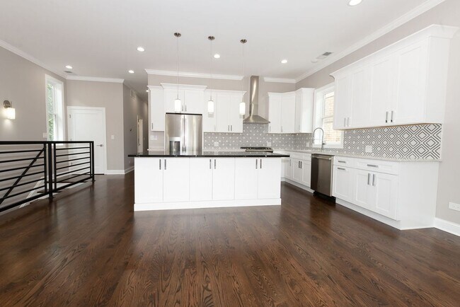 Foto del edificio - 4429 N Kimball Ave