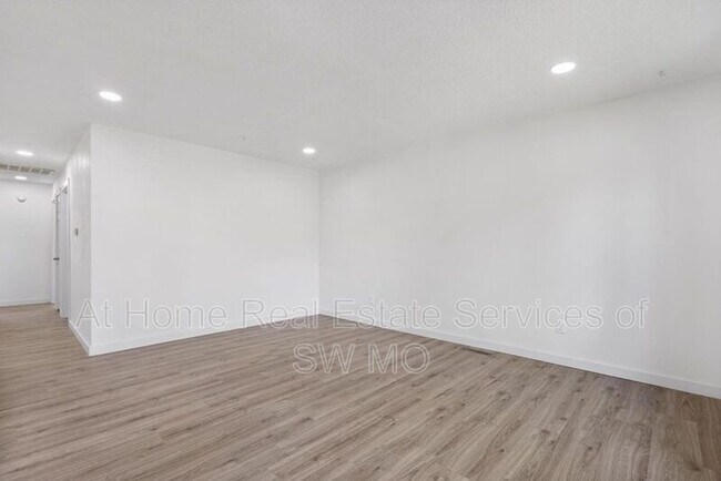 Building Photo - 810 N Glenn Ave