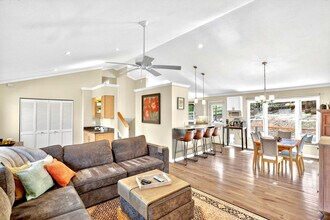 Building Photo - 6 Hunters Ridge Dr