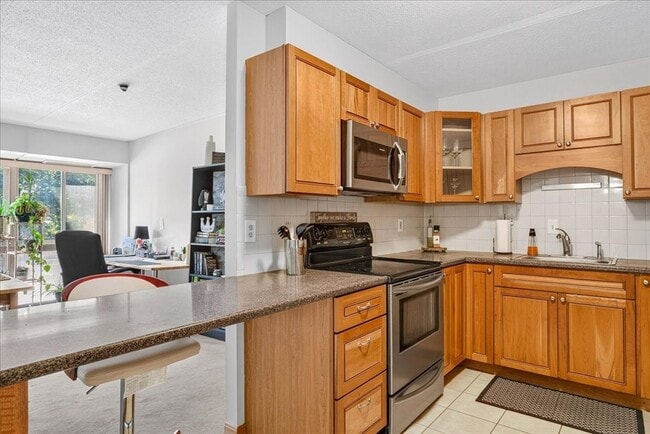 Building Photo - 55 Tall Oaks Dr