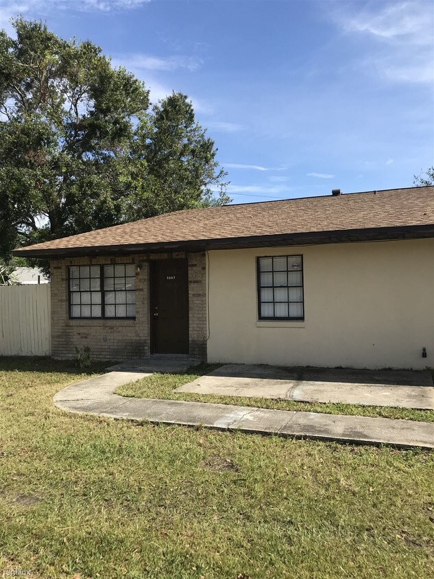 Primary Photo - 3067 Saint Paul Dr