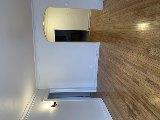 Building Photo - 3 bedroom in Chicago IL 60619