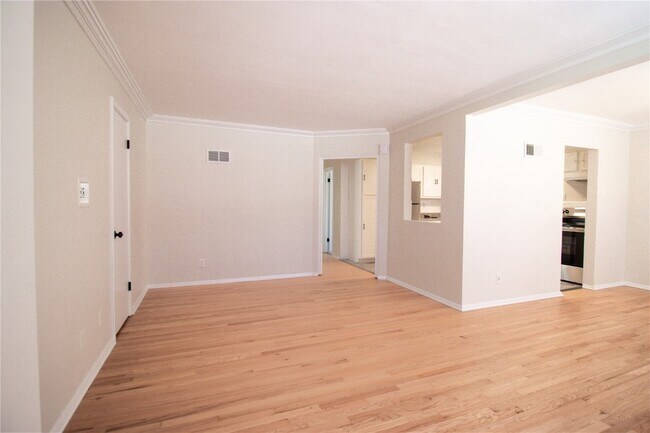 Building Photo - 7240 Balson Ave