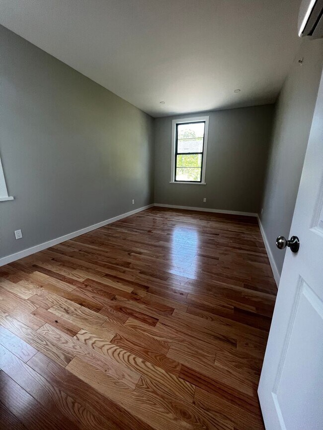 Foto del edificio - 529 Clinton Ave llc