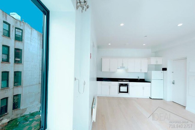 Building Photo - LOFT Studio in Bed-Stuy